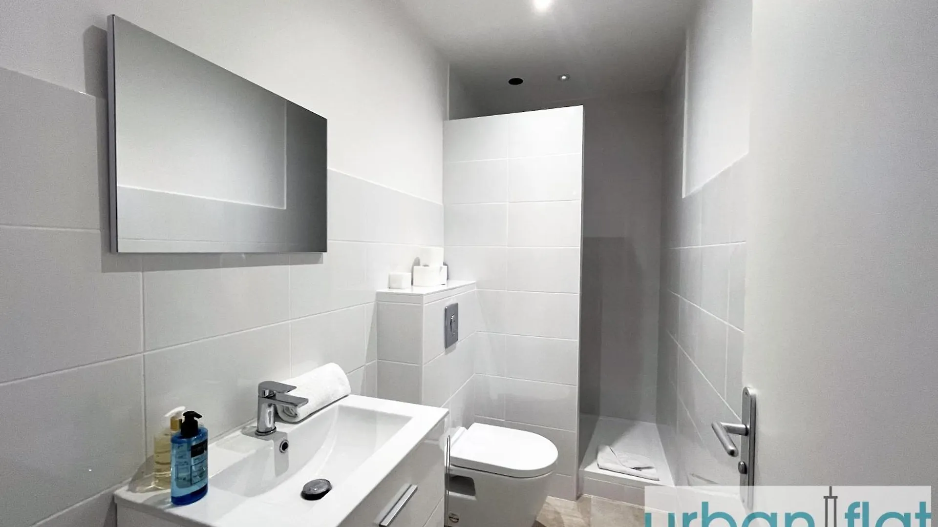 Urban Flat 168 - Spacious 1-Bedroom Apartment In Paris