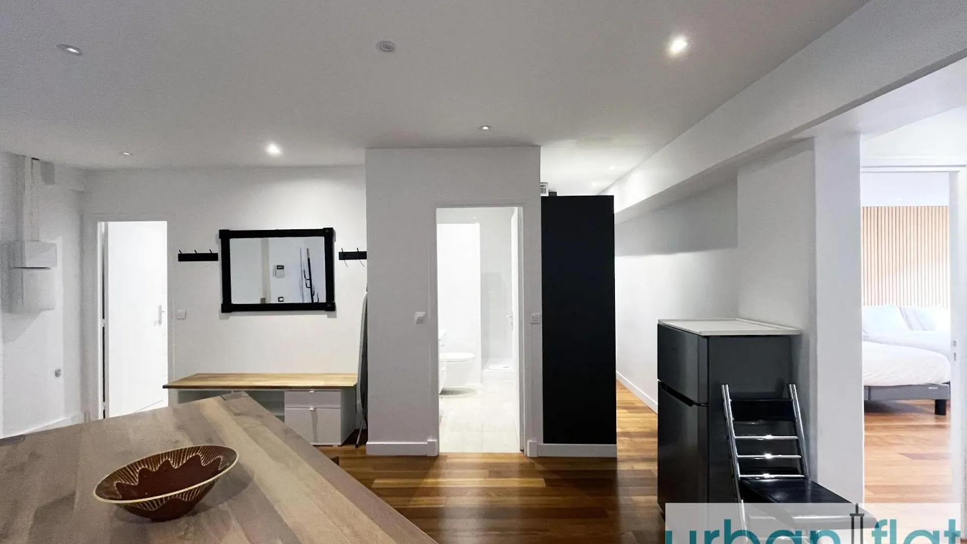 Urban Flat 168 - Spacious 1-Bedroom Apartment In Paris