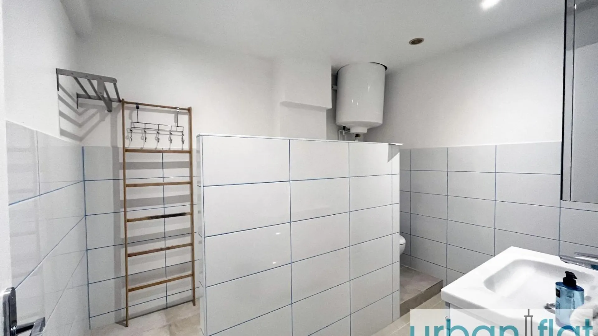 Urban Flat 168 - Spacious 1-Bedroom Apartment In Paris