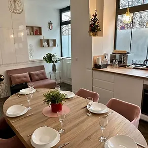 Guenot Pour 5 Personnes Sur 11 Parigi